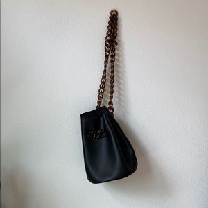 Vintage black bag with tortoise shell chain